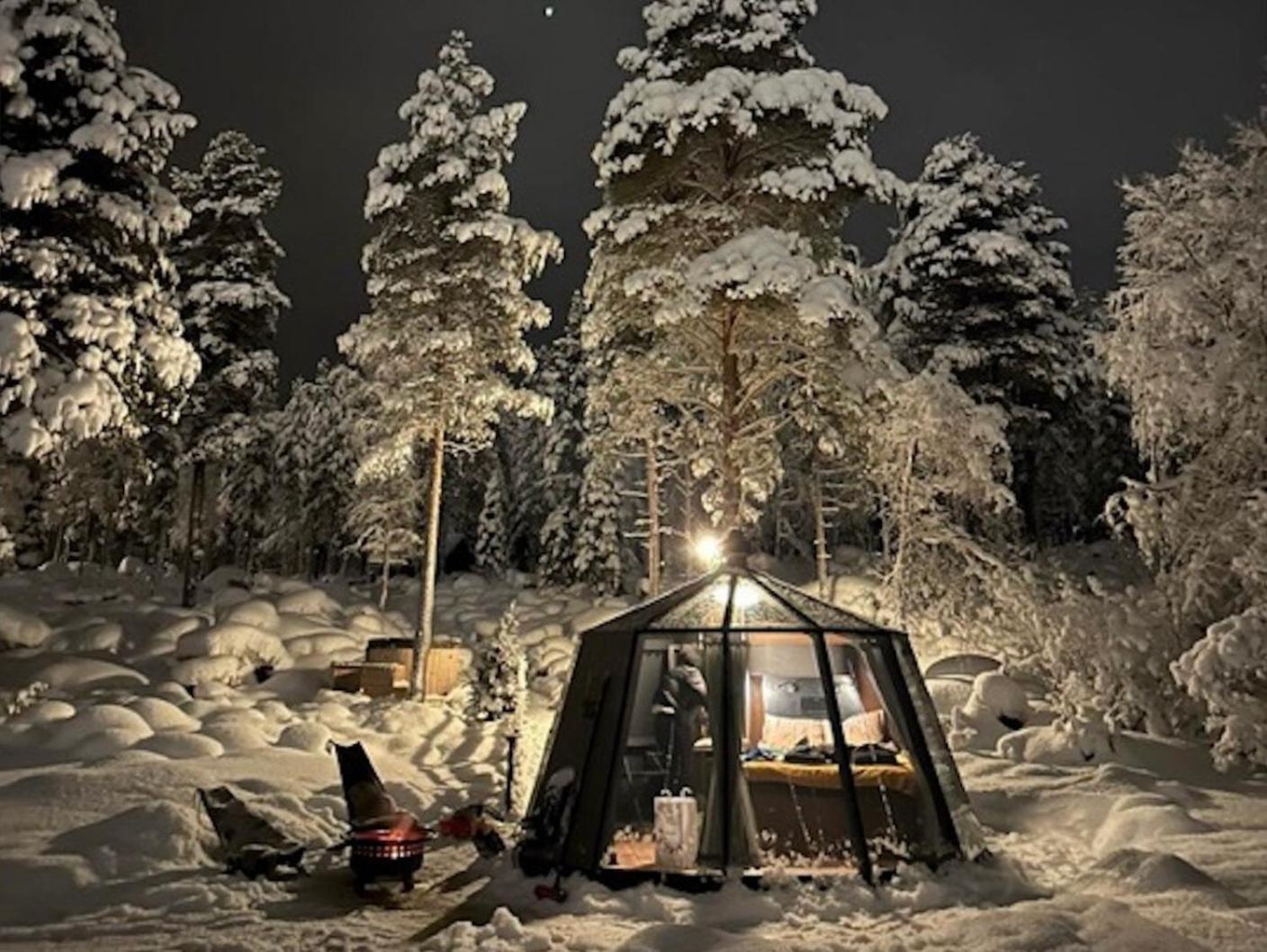 Aurora Igloo With Private Hot Tub By Invisible Forest Lodge Rovaniemi Eksteriør billede